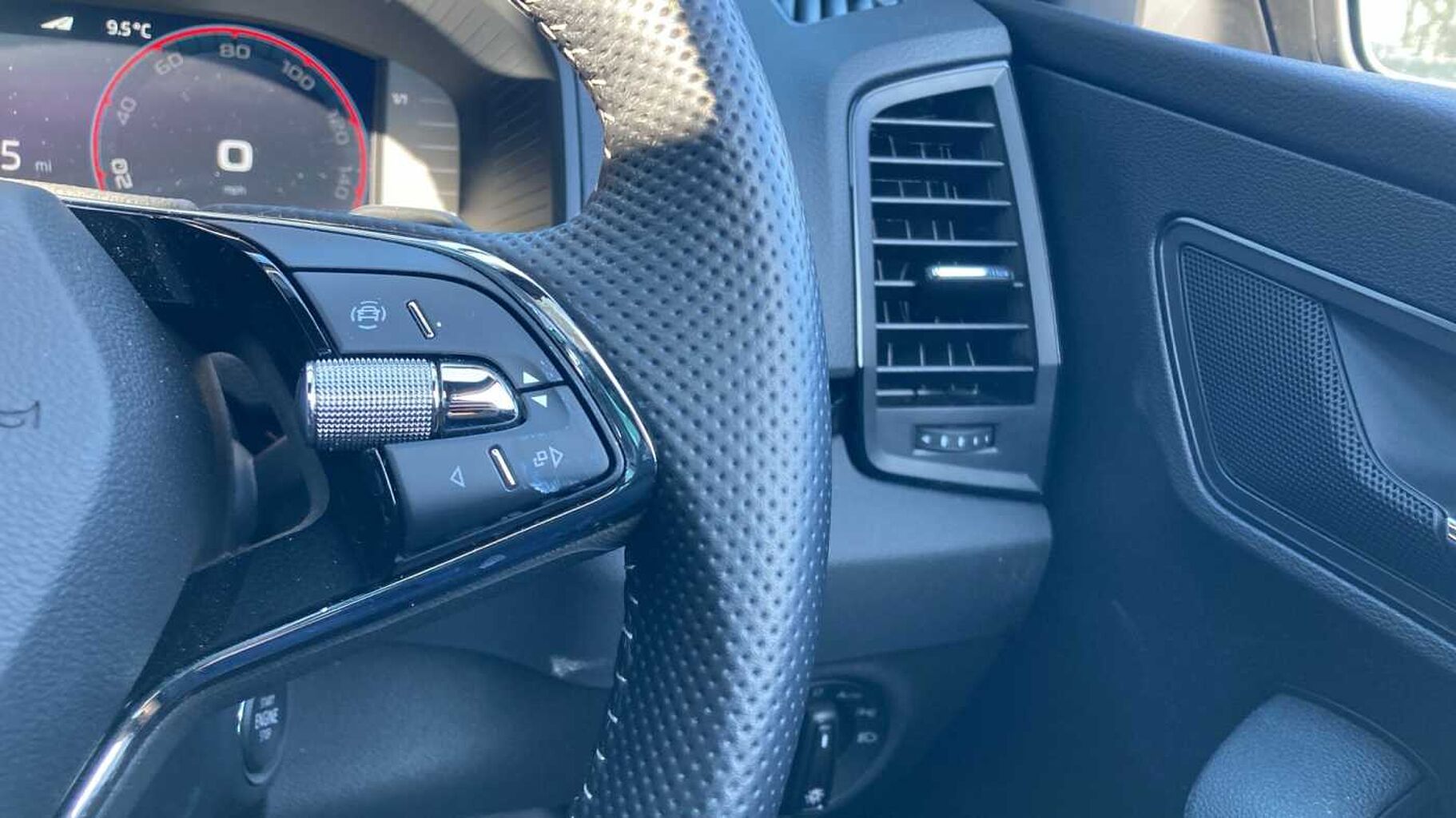 SKODA Karoq SUV 1.5 TSI (150ps) SportLine ACT DSG