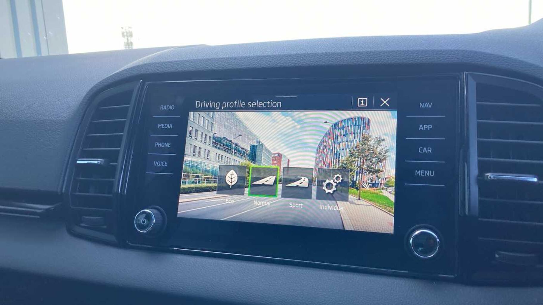 SKODA Karoq SUV 1.5 TSI (150ps) SportLine ACT