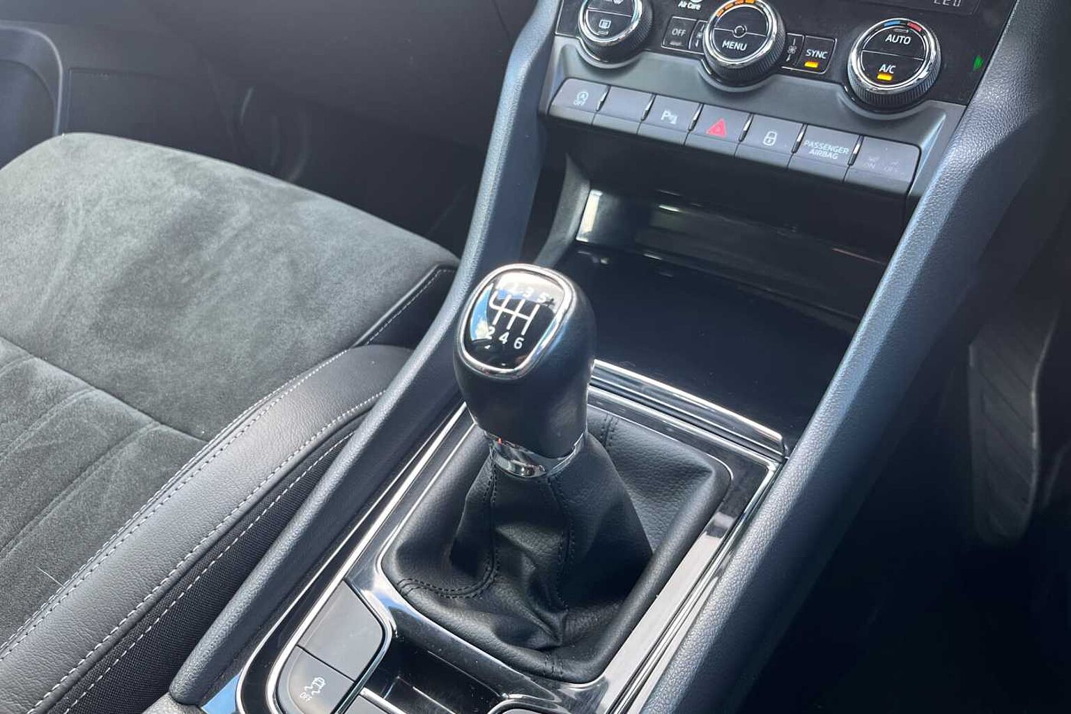 SKODA KAROQ 1.0 TSI SE L 5dr