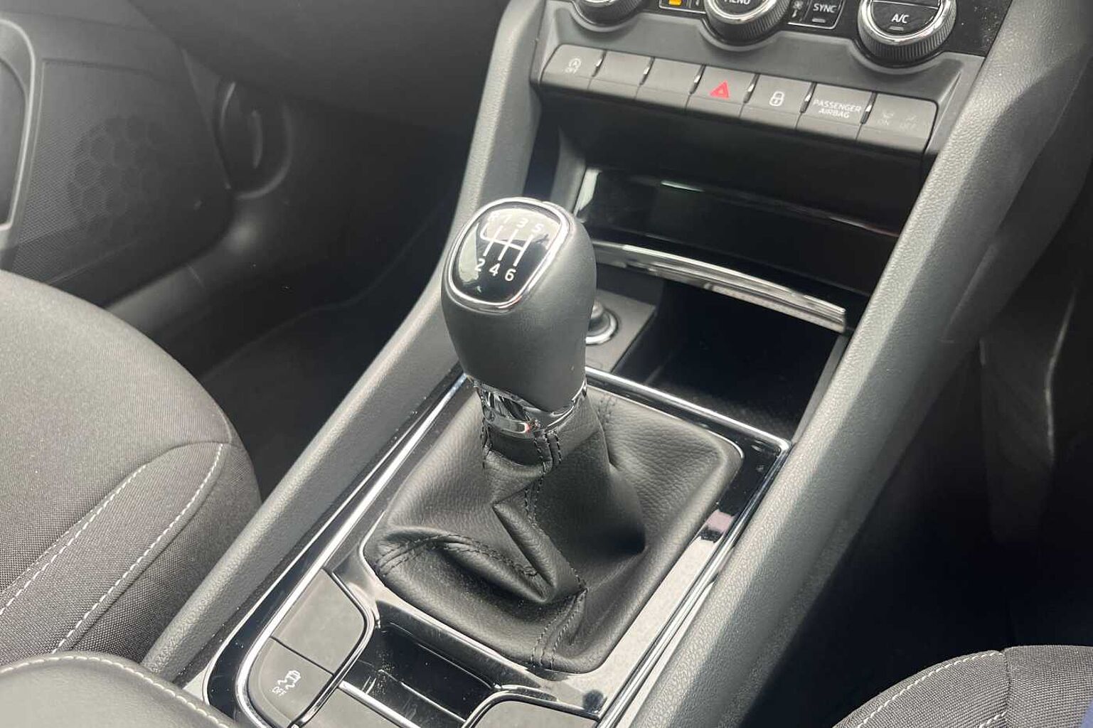 SKODA KAROQ 1.0 TSI SE Drive 5dr