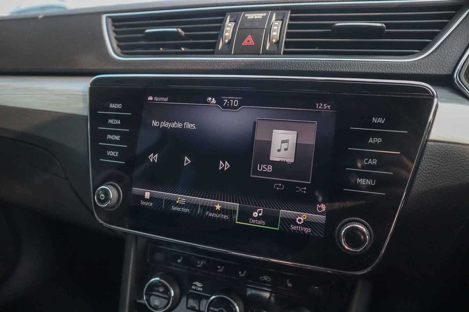 SKODA Superb 2.0 TDI SE Technology Estate 5dr Diesel DSG Euro 6 (s/s) (150 ps)