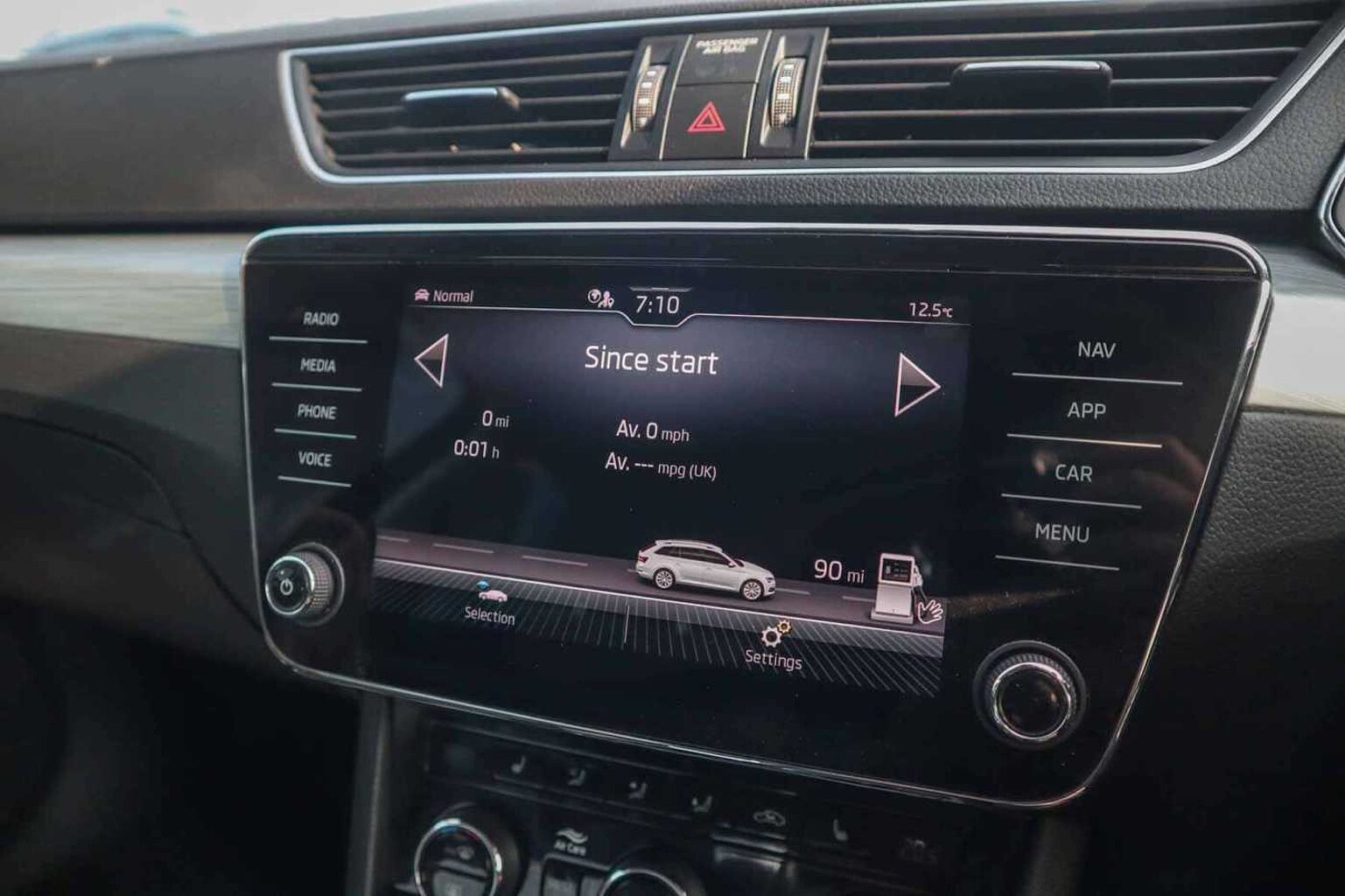 SKODA Superb 2.0 TDI SE Technology Estate 5dr Diesel DSG Euro 6 (s/s) (150 ps)