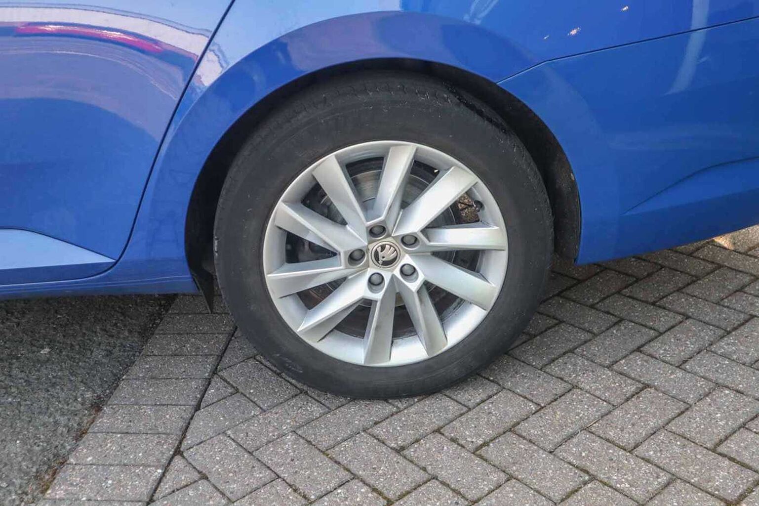SKODA Superb 2.0 TDI SE Technology Estate 5dr Diesel DSG Euro 6 (s/s) (150 ps)
