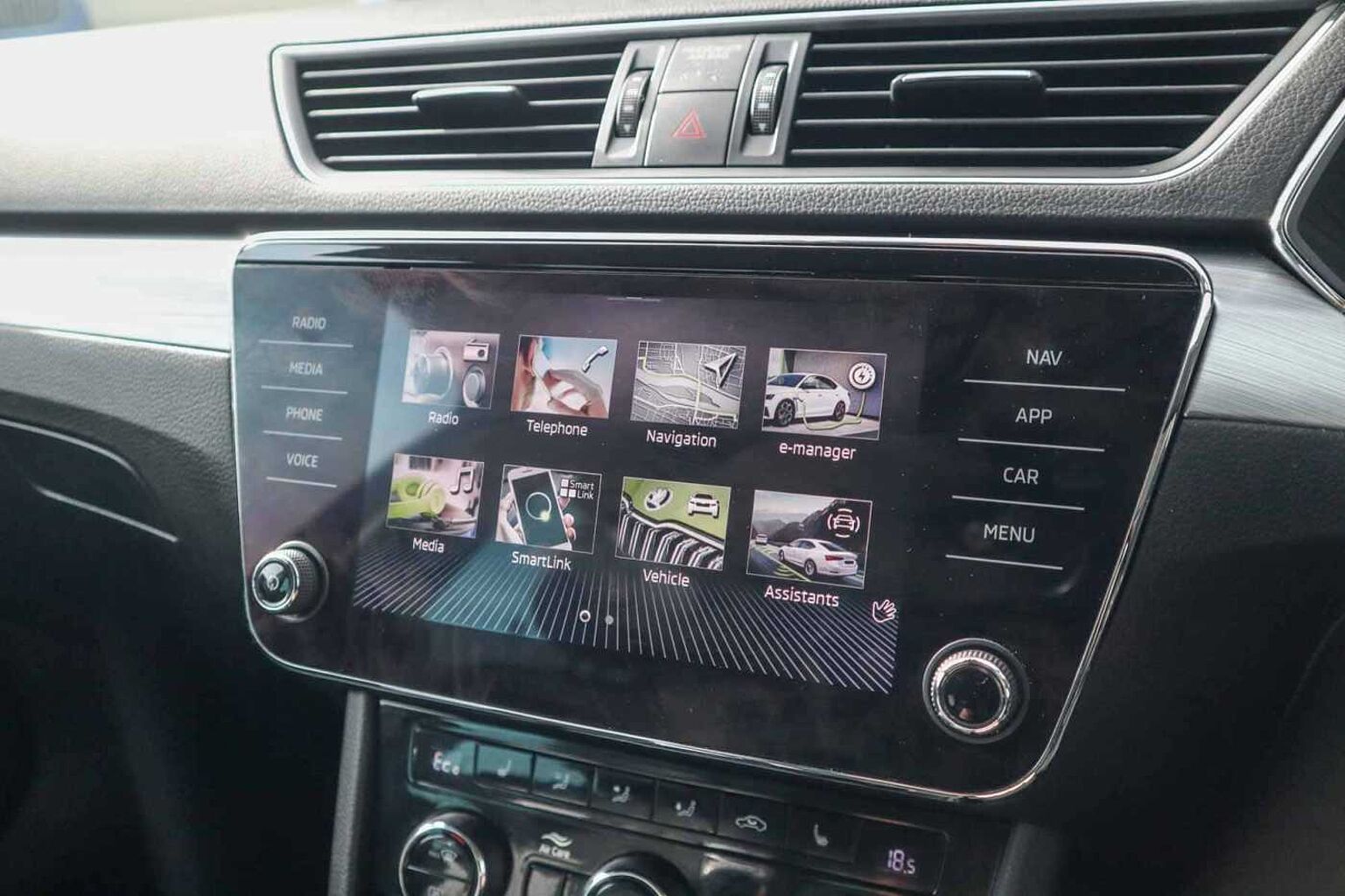 SKODA Superb 1.4 TSI iV 13kWh SE Technology Estate 5dr Petrol Plug-in Hybrid DSG Euro 6 (s/s)