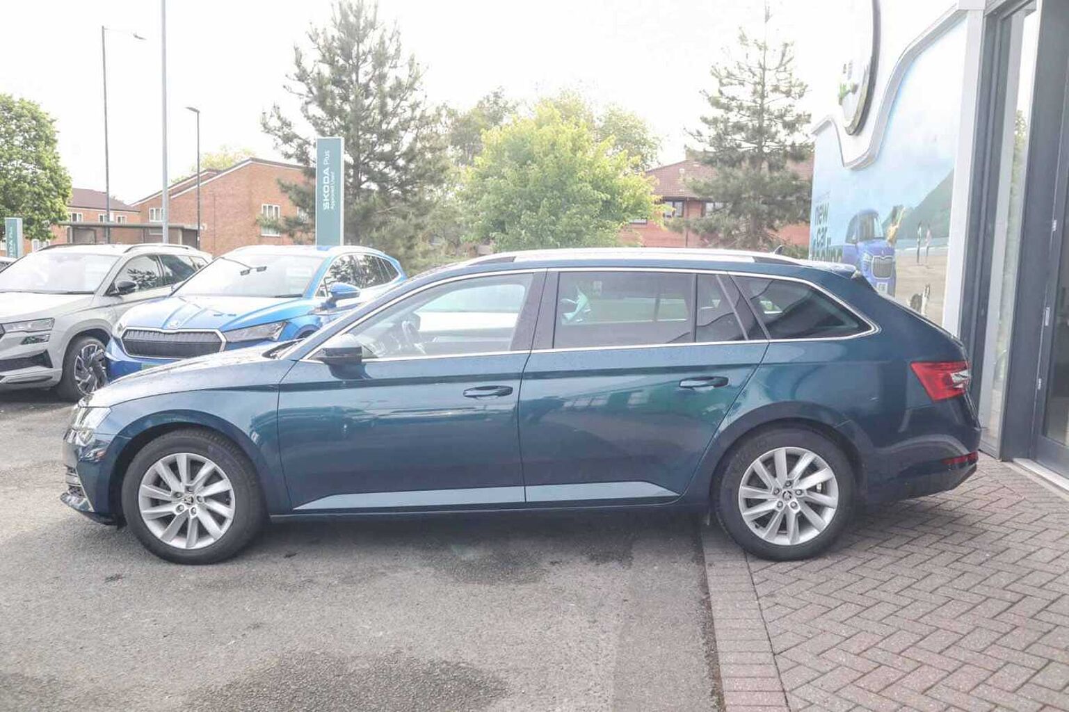 SKODA Superb 1.4 TSI iV 13kWh SE Technology Estate 5dr Petrol Plug-in Hybrid DSG Euro 6 (s/s)