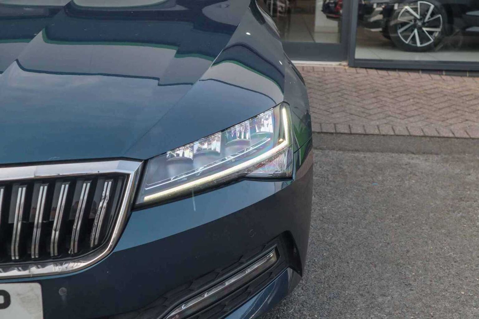 SKODA Superb 2.0 TDI SE Technology Estate 5dr Diesel DSG Euro 6 (s/s) (122 ps)