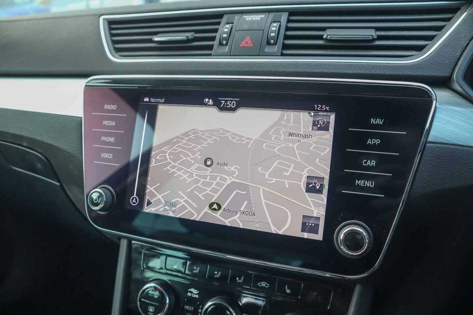 SKODA Superb 2.0 TDI SE Technology Estate 5dr Diesel DSG Euro 6 (s/s) (122 ps)