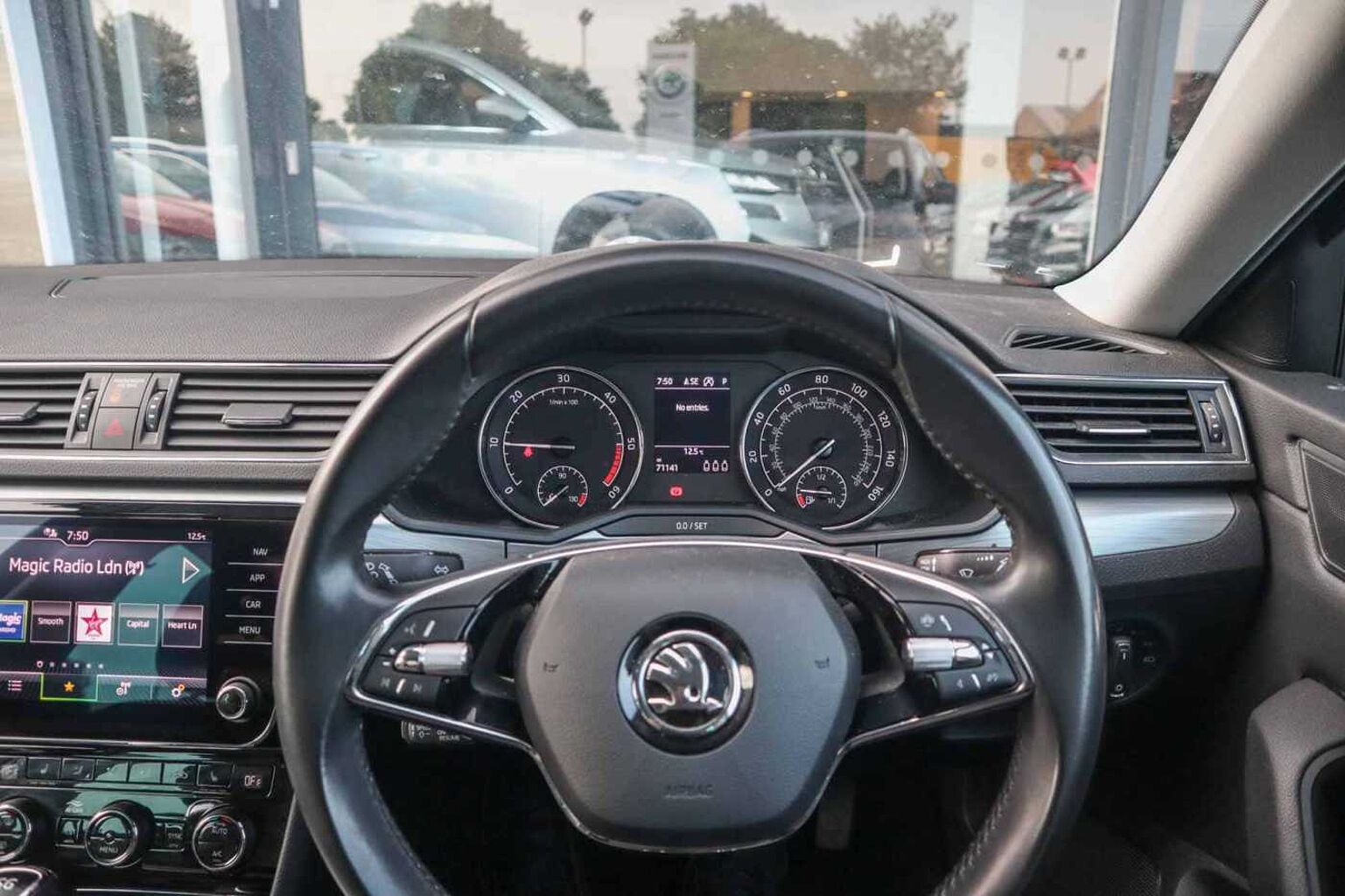 SKODA Superb 2.0 TDI SE Technology Estate 5dr Diesel DSG Euro 6 (s/s) (122 ps)