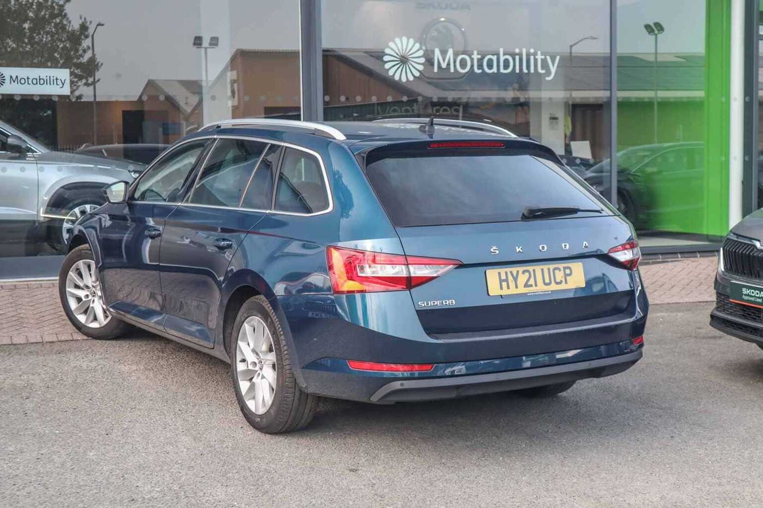 SKODA Superb 2.0 TDI SE Technology Estate 5dr Diesel DSG Euro 6 (s/s) (122 ps)