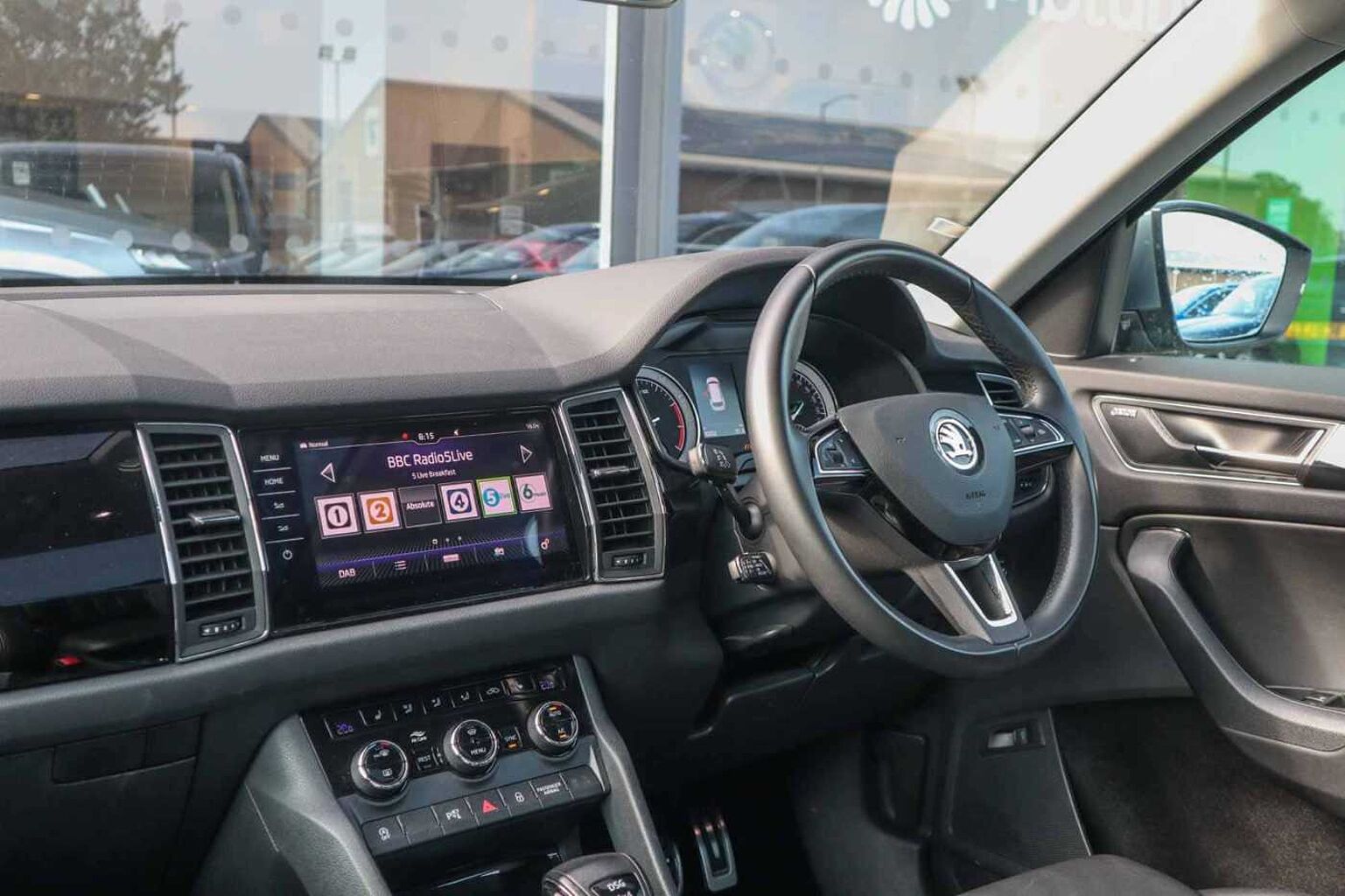 SKODA Kodiaq 1.5 TSI ACT Laurin & Klement SUV 5dr Petrol DSG 4WD Euro 6 (s/s) (7 Seat) (150 p