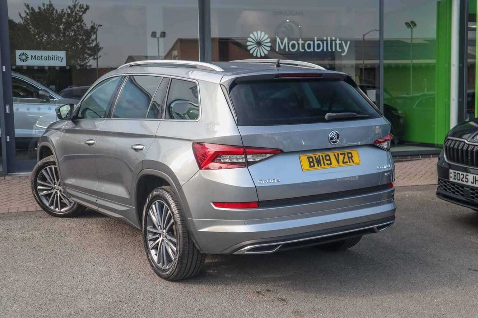 SKODA Kodiaq 1.5 TSI ACT Laurin & Klement SUV 5dr Petrol DSG 4WD Euro 6 (s/s) (7 Seat) (150 p