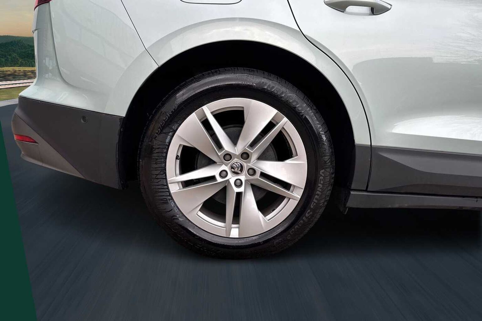 SKODA Enyaq 62kWh 60 SUV 5dr Electric Auto (DC120kW) (179 ps)