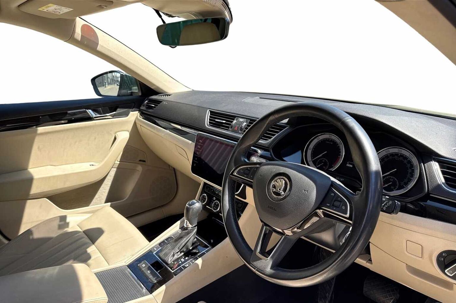 SKODA Superb 2.0 TDI Laurin & Klement Estate 5dr Diesel DSG Euro 6 (s/s) (190 ps)