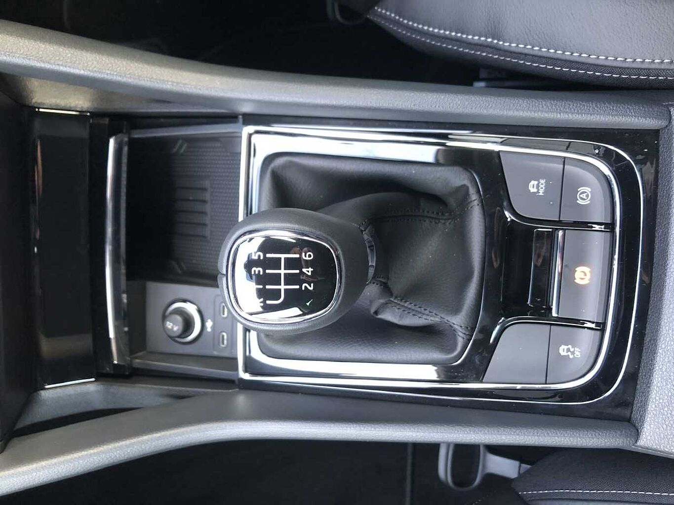 SKODA Karoq SUV 1.0 TSI (116ps) SE L