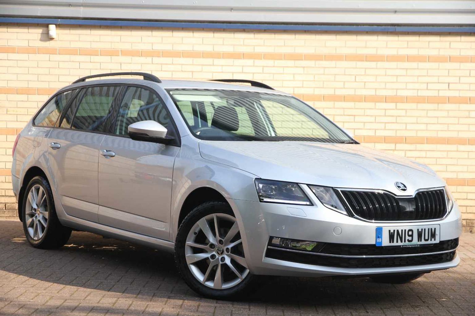 Find A Used Silver ŠKODA Octavia Estate (2017) 2.0 TDI (150PS) SE L DSG ...