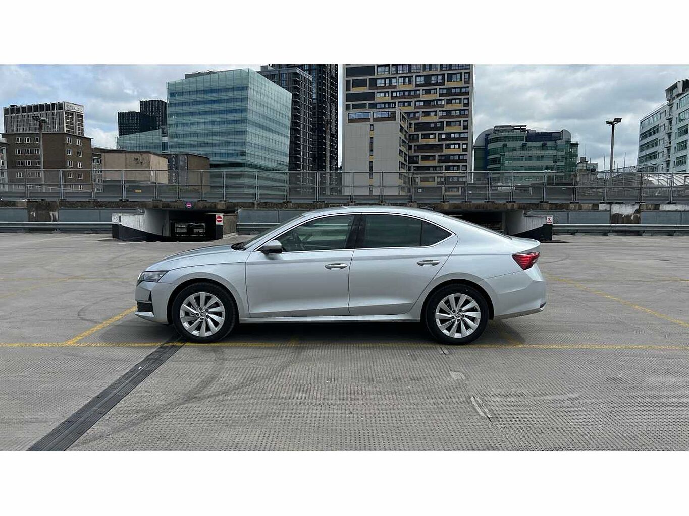 SKODA OCTAVIA Hatch First Edition 1.5 TSI 150 PS 6G Man