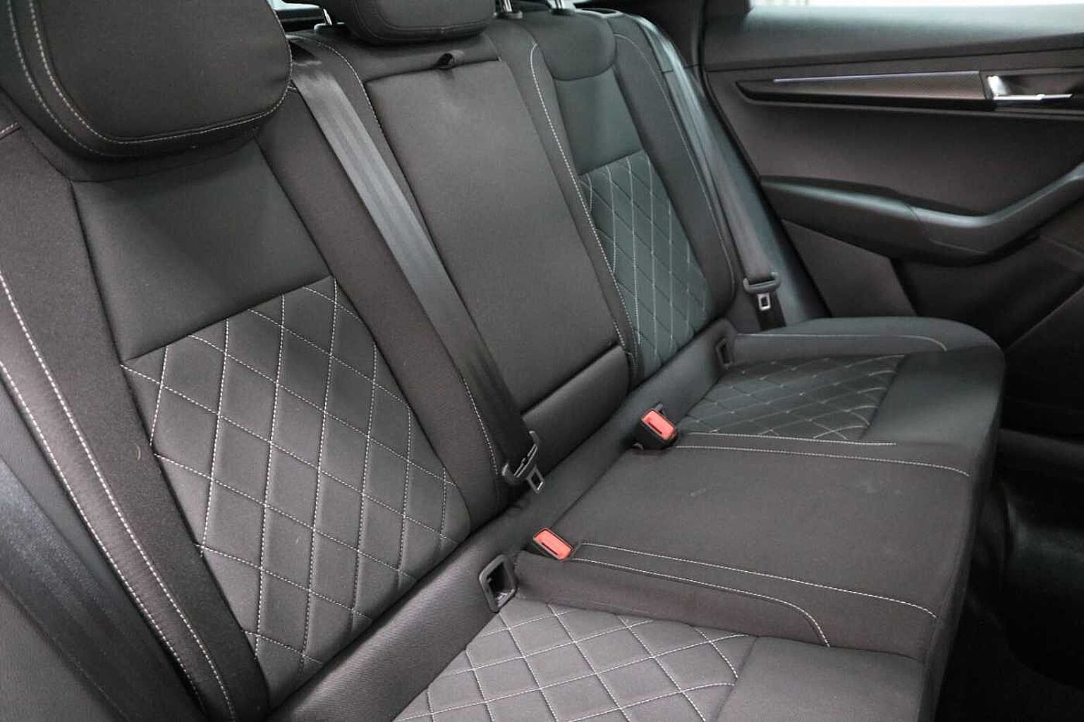 SKODA Karoq SUV 1.5 TSI (150ps) SportLine ACT Manual
