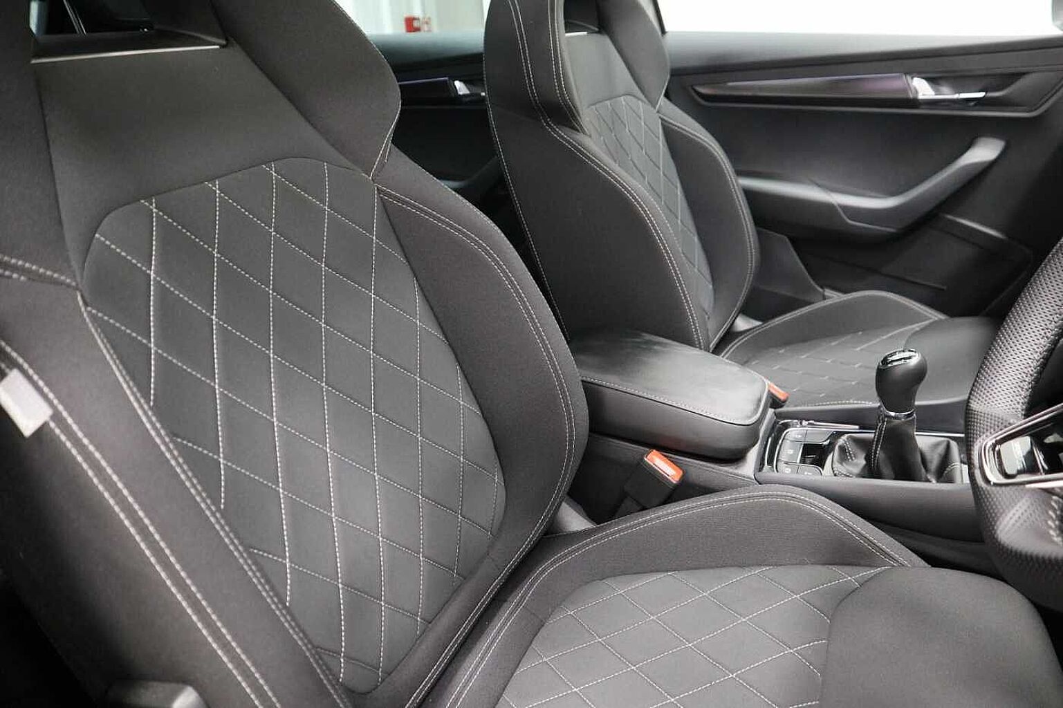 SKODA Karoq SUV 1.5 TSI (150ps) SportLine ACT Manual