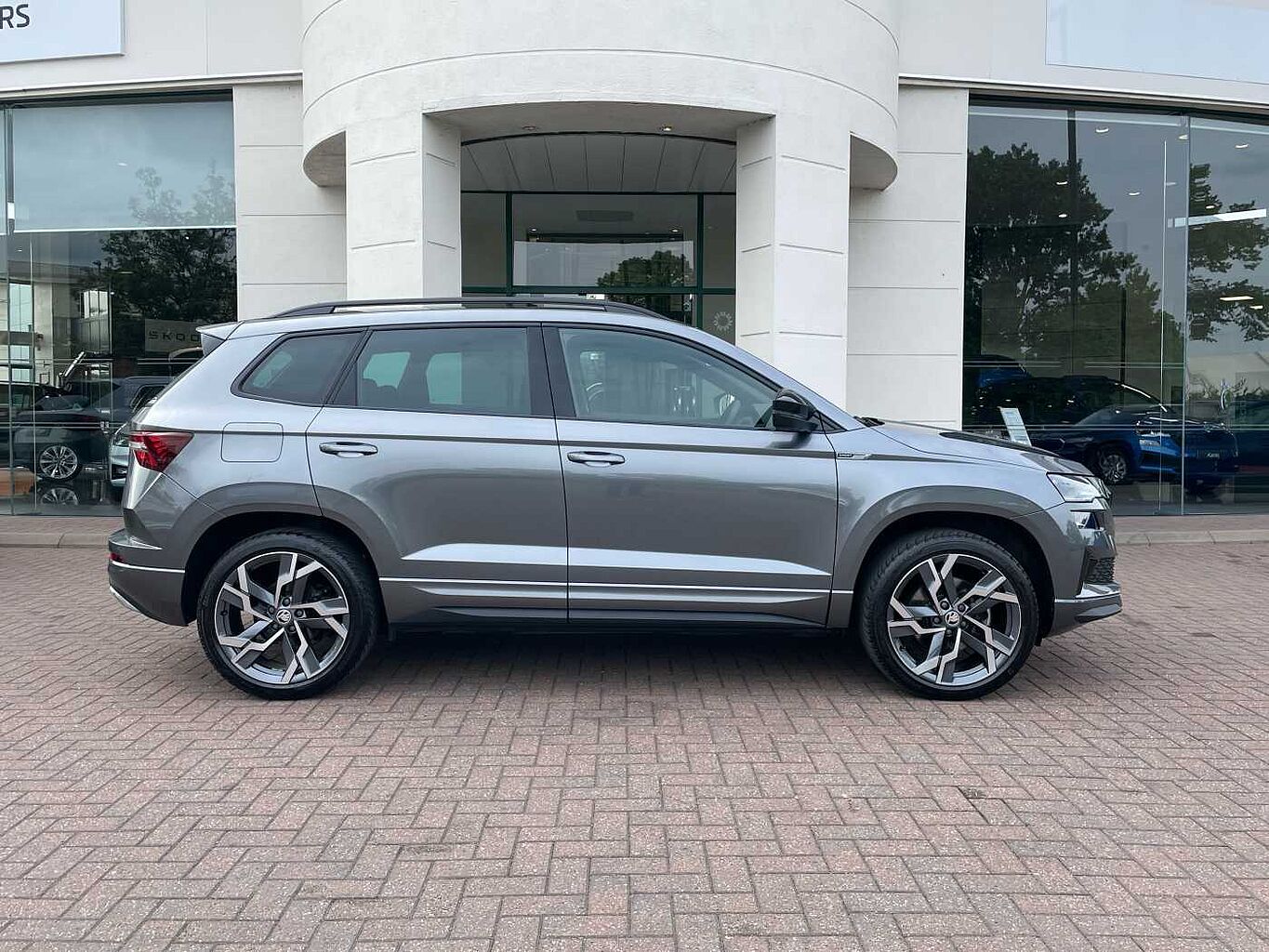 SKODA Karoq SUV 2.0 TSI (190ps) 4X4 SportLine DSG (Factory Towbar)