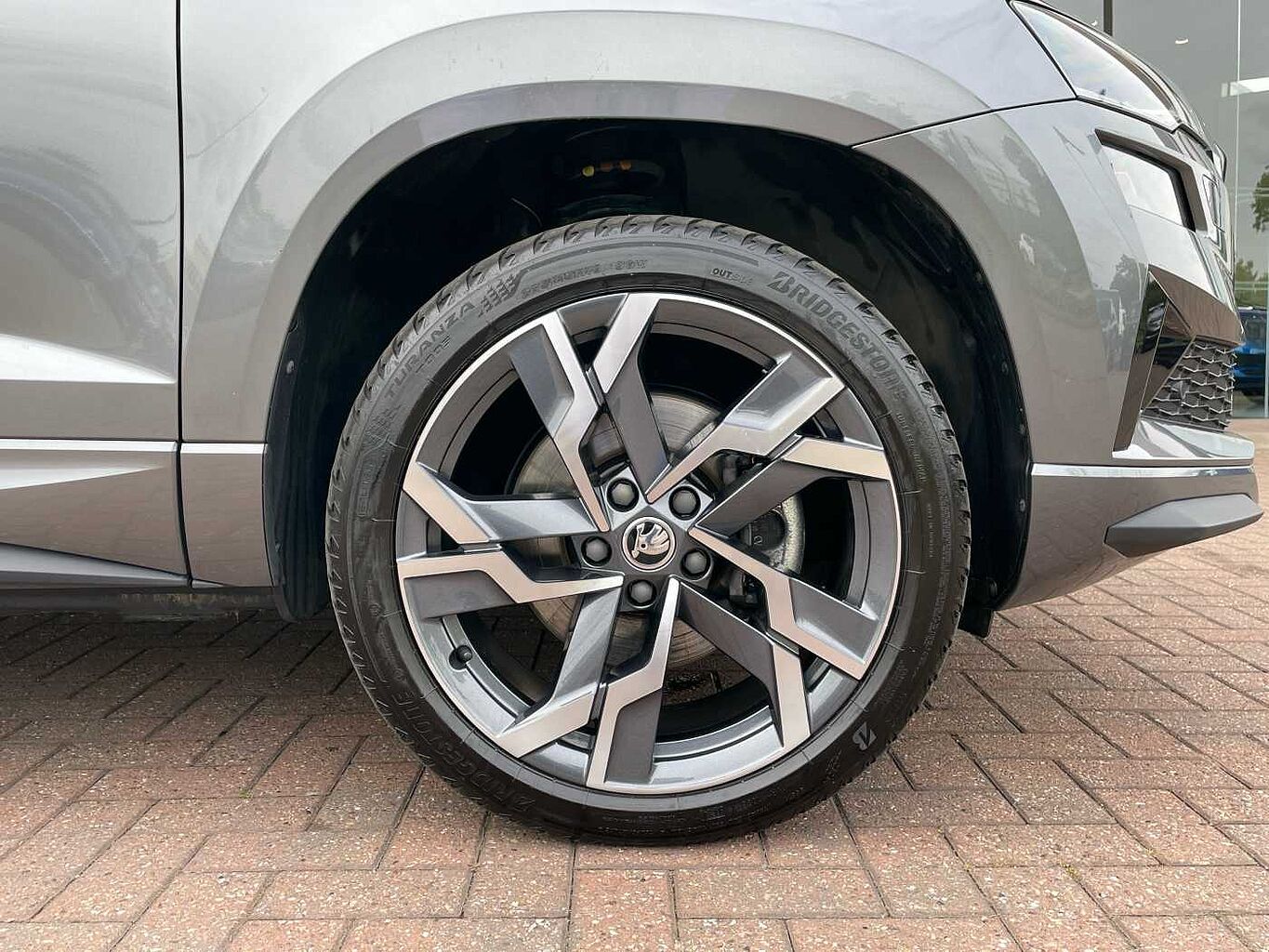 SKODA Karoq SUV 2.0 TSI (190ps) 4X4 SportLine DSG (Factory Towbar)