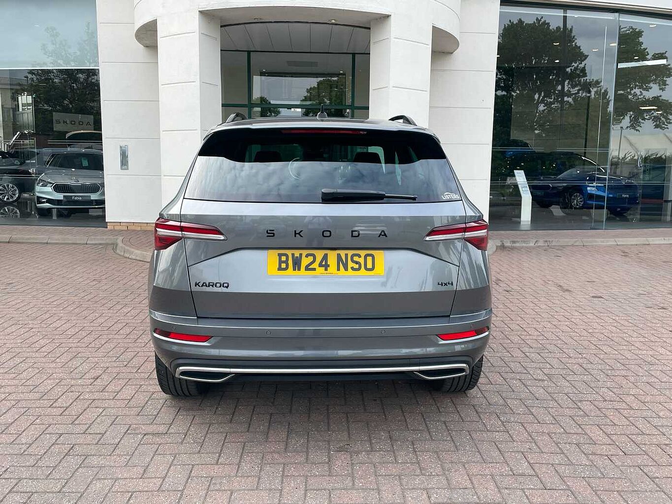 SKODA Karoq SUV 2.0 TSI (190ps) 4X4 SportLine DSG (Factory Towbar)