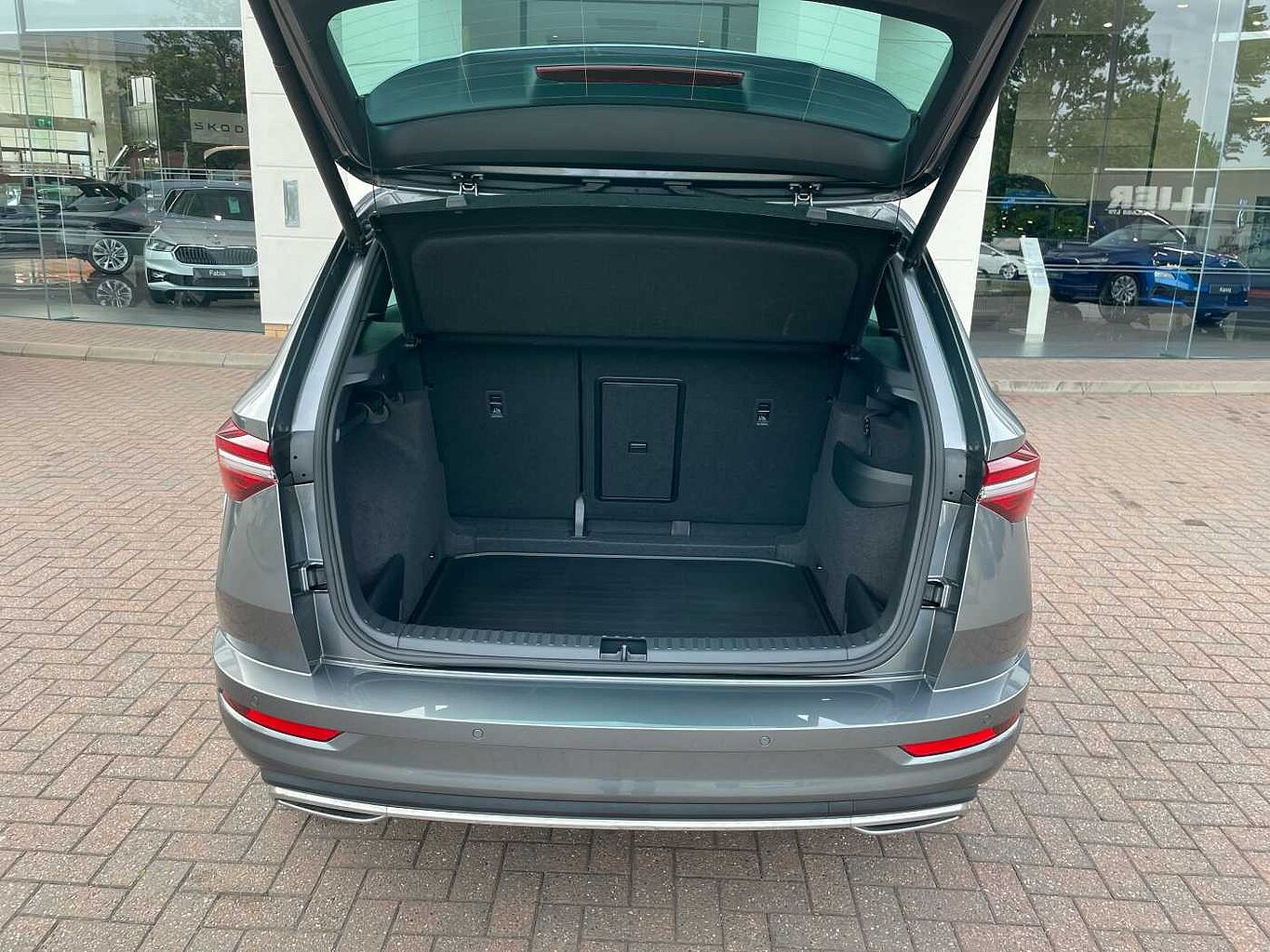 SKODA Karoq SUV 2.0 TSI (190ps) 4X4 SportLine DSG (Factory Towbar)