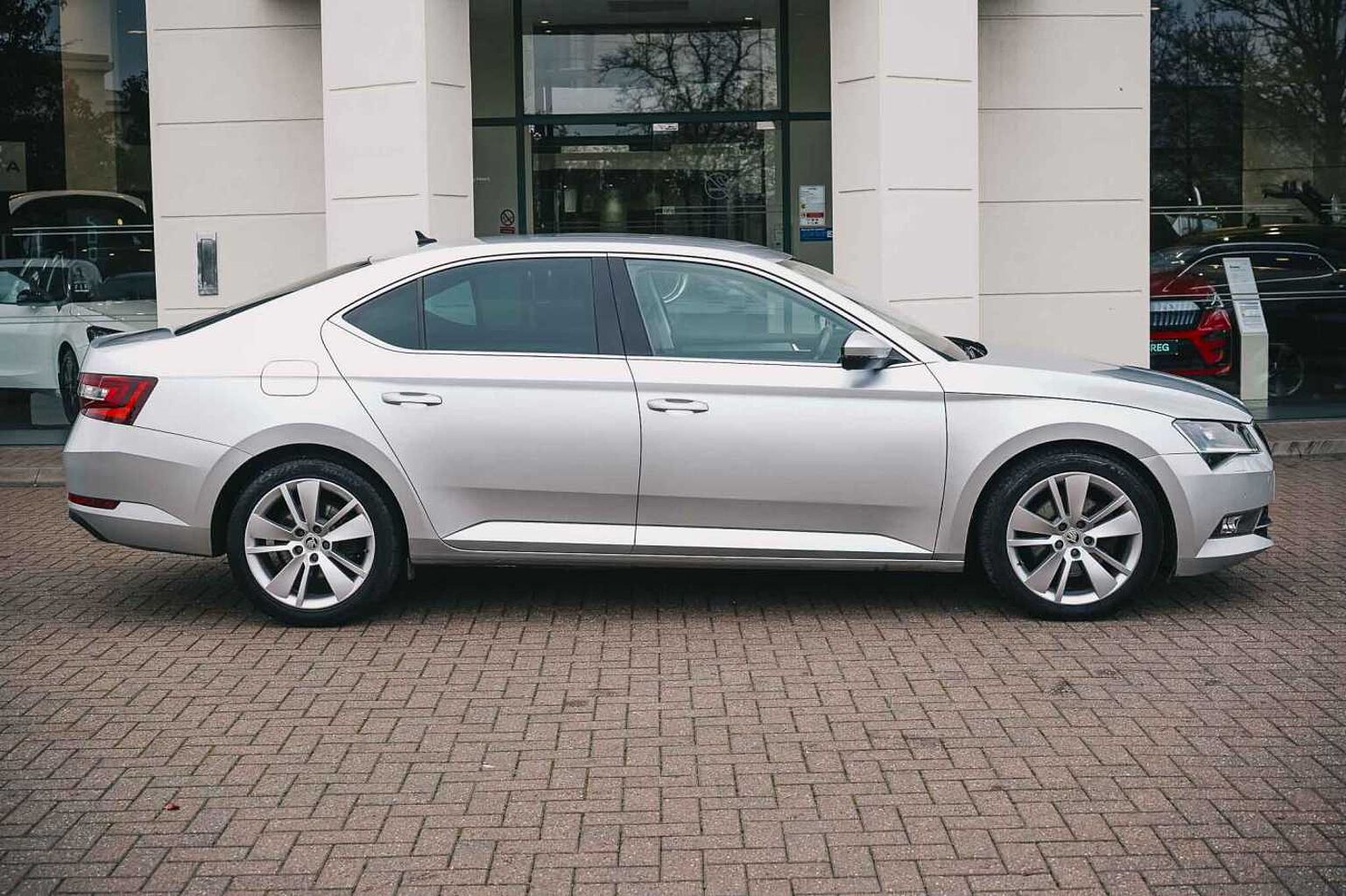 SKODA Superb 2.0 TDI (150ps) SE L Executive DSG Hatch