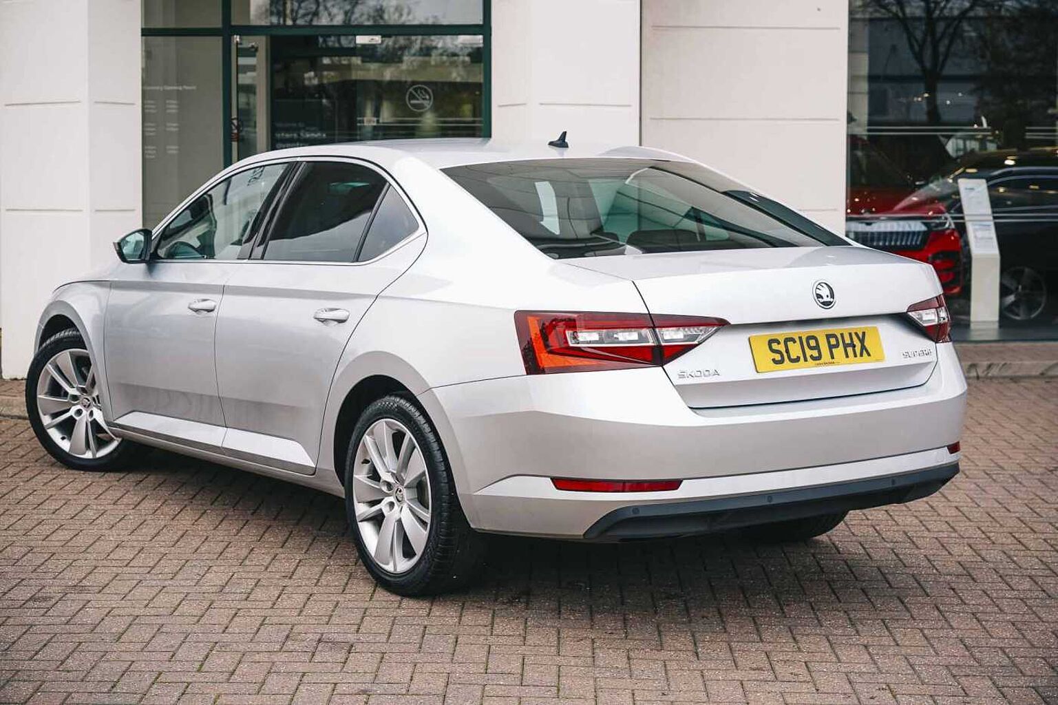 SKODA Superb 2.0 TDI (150ps) SE L Executive DSG Hatch