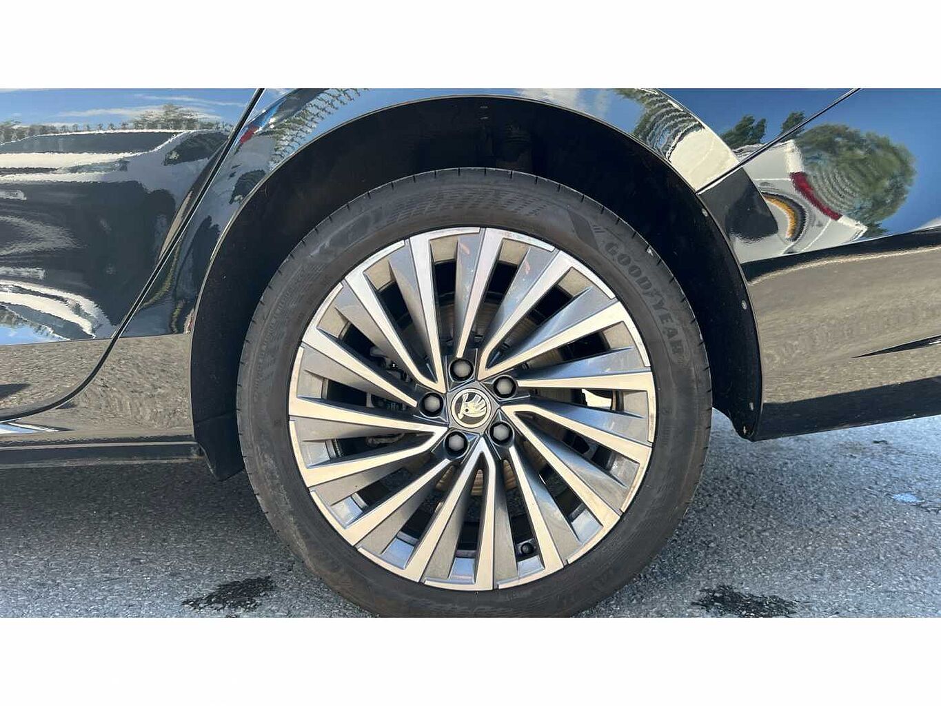 SKODA SUPERB 2.0 TDI 193 L&K 4X4 5Dr DSG Estate