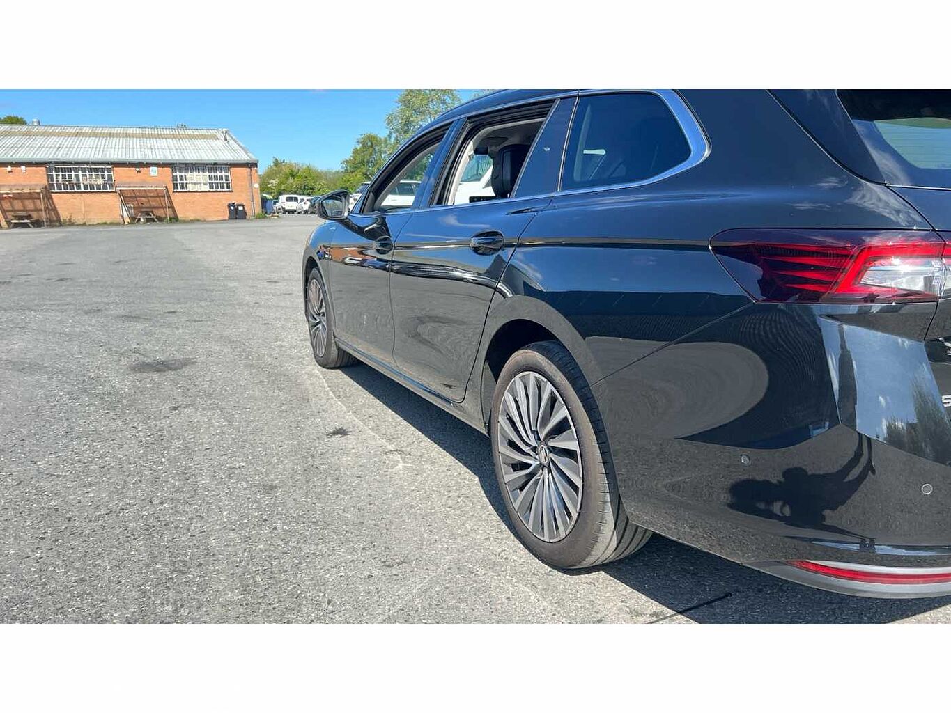 SKODA SUPERB 2.0 TDI 193 L&K 4X4 5Dr DSG Estate