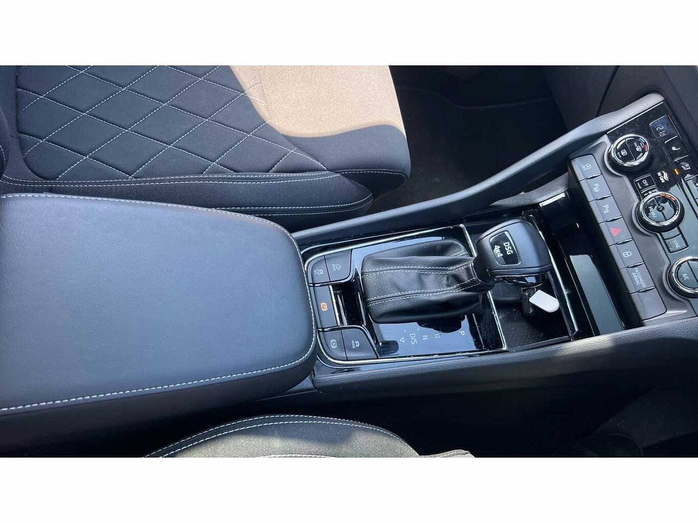 SKODA Karoq SUV 2.0 TSI (190ps) 4X4 SportLine DSG