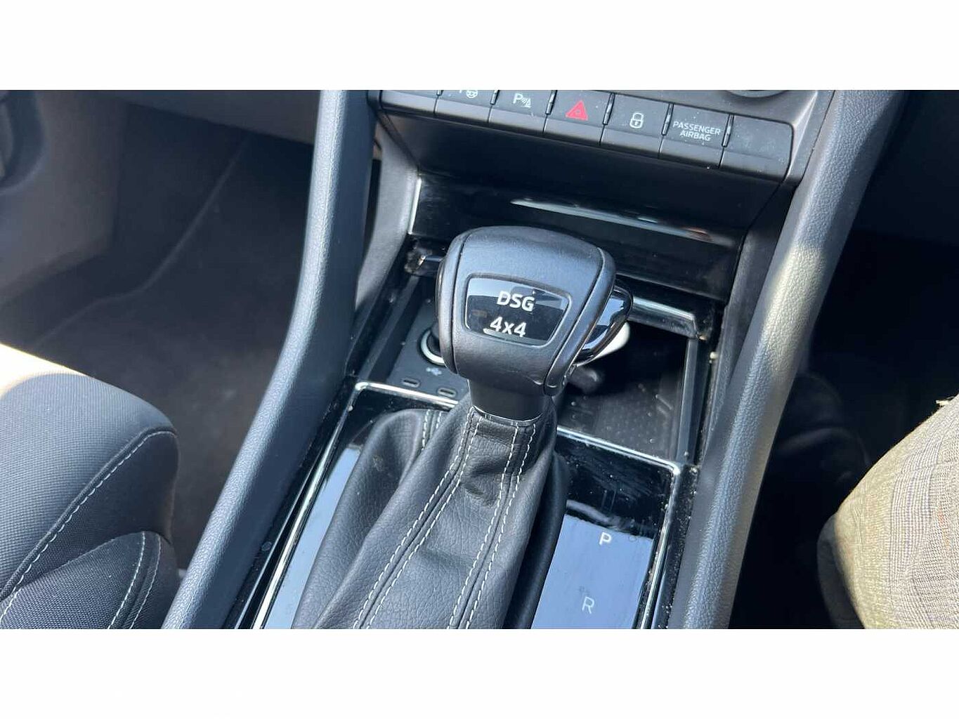 SKODA Karoq SUV 2.0 TSI (190ps) 4X4 SportLine DSG