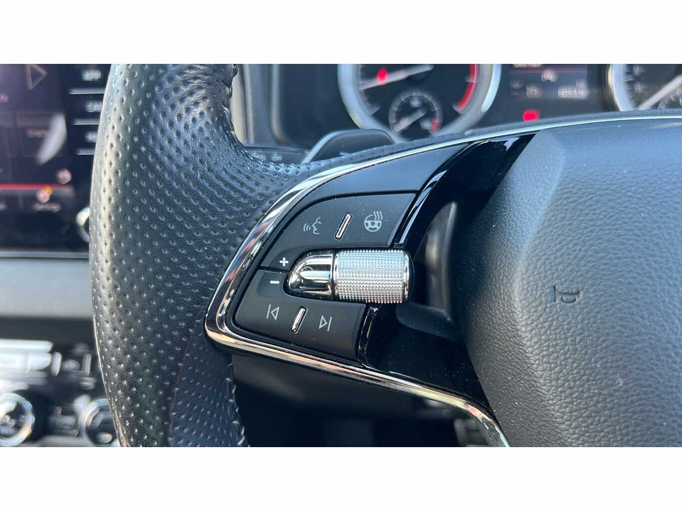 SKODA Karoq SUV 2.0 TSI (190ps) 4X4 SportLine DSG