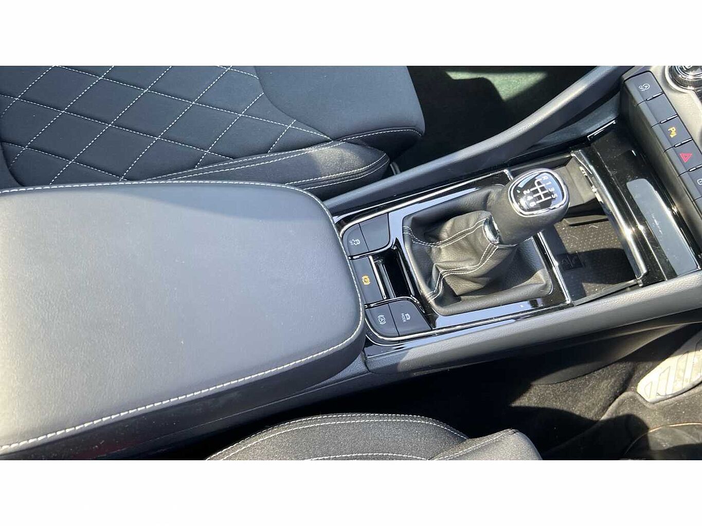 SKODA KAROQ 1.5 TSI Sportline 5dr