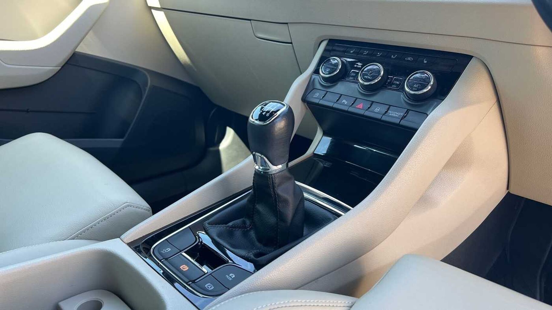 SKODA Karoq SUV 1.5 TSI (150ps) SE L ACT