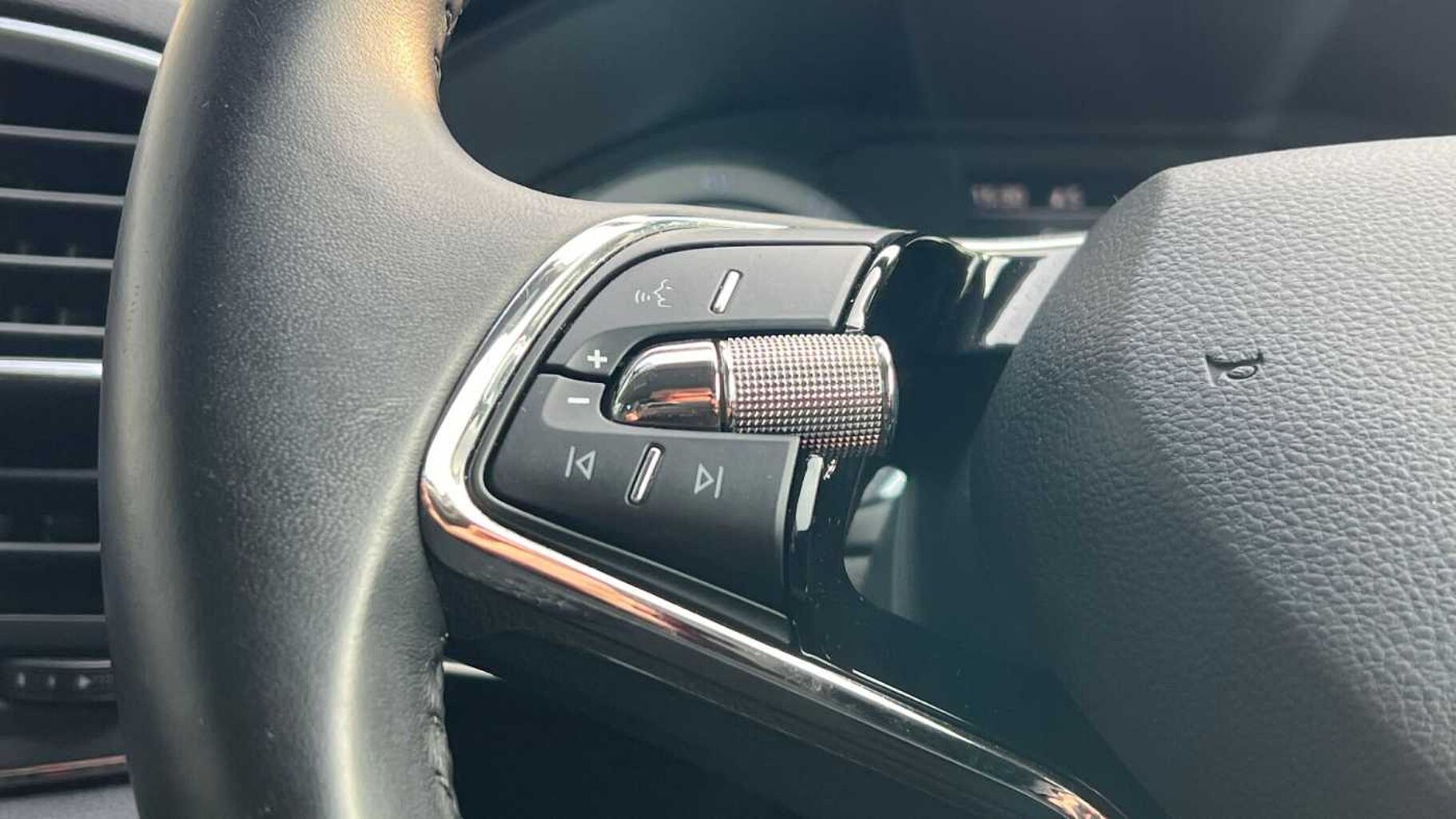 SKODA Karoq SUV 1.0 TSI (110ps) SE L