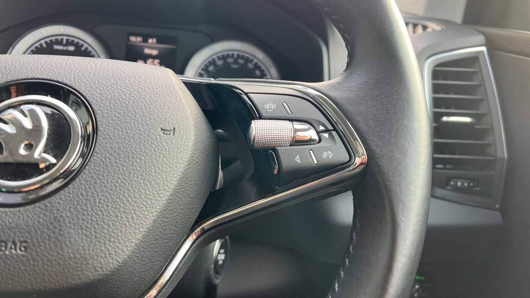 SKODA Karoq SUV 1.0 TSI (110ps) SE L