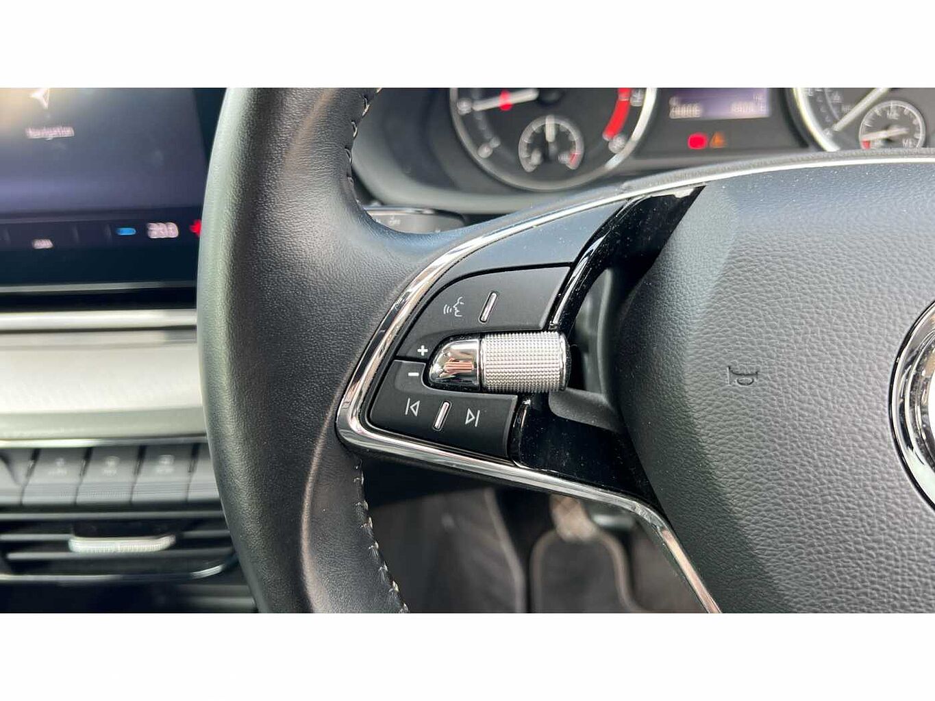 SKODA Octavia Hatchback 1.0 TSI (110ps) SE Technology