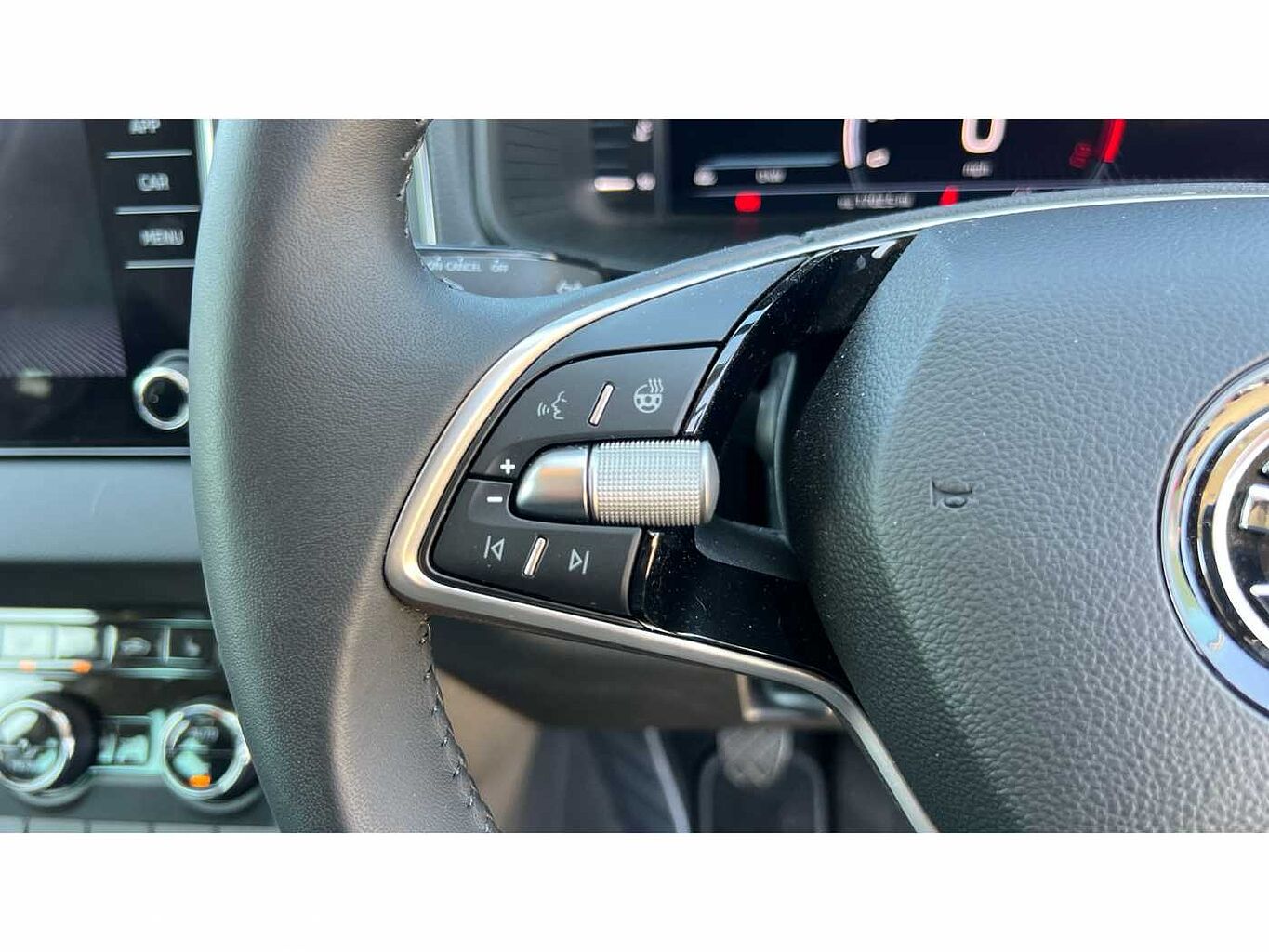 SKODA KAROQ 1.5 TSI SE L 5dr