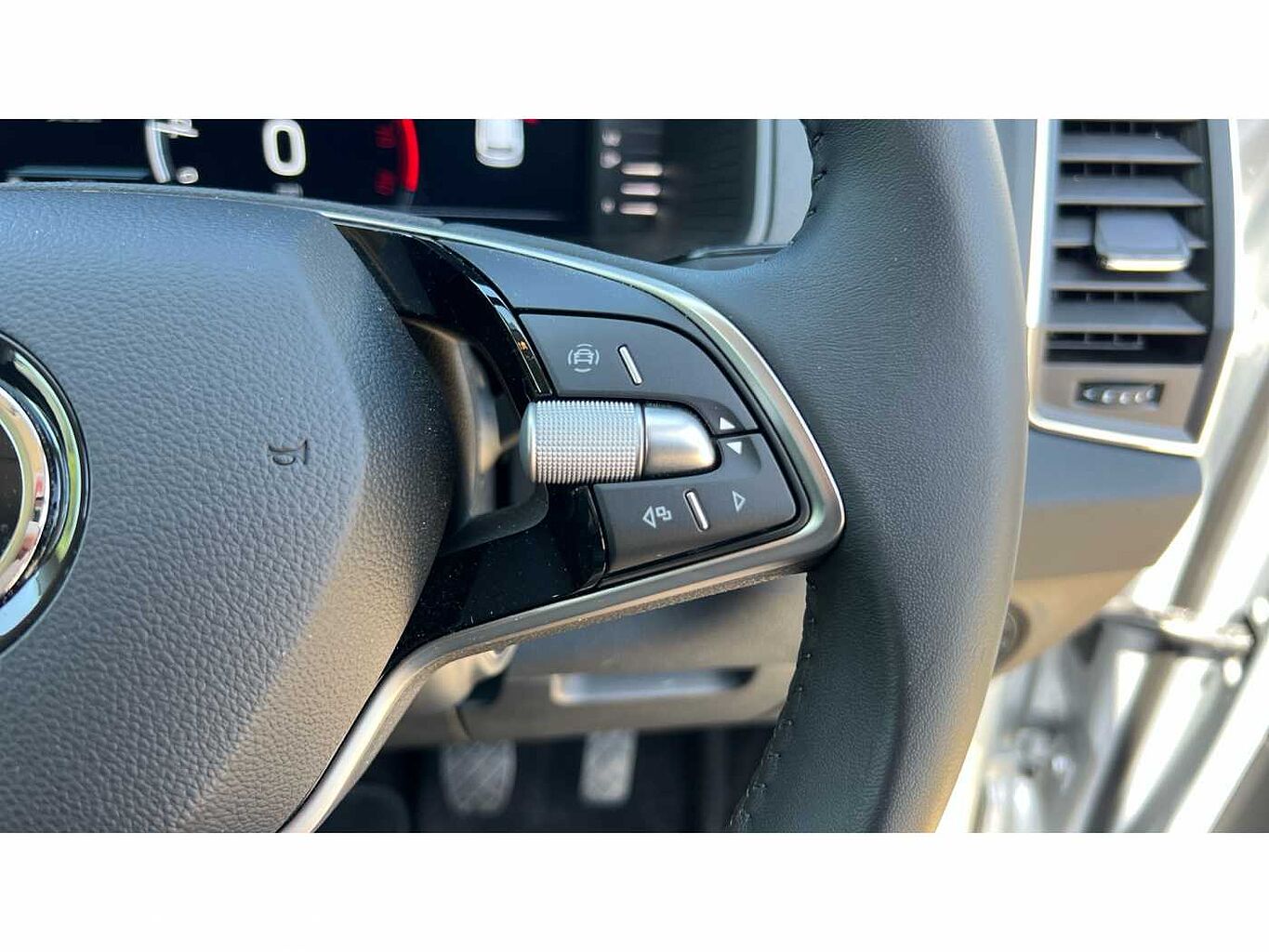 SKODA KAROQ 1.5 TSI SE L 5dr