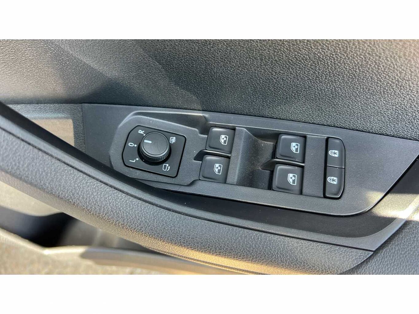 SKODA KAROQ 1.5 TSI SE L 5dr