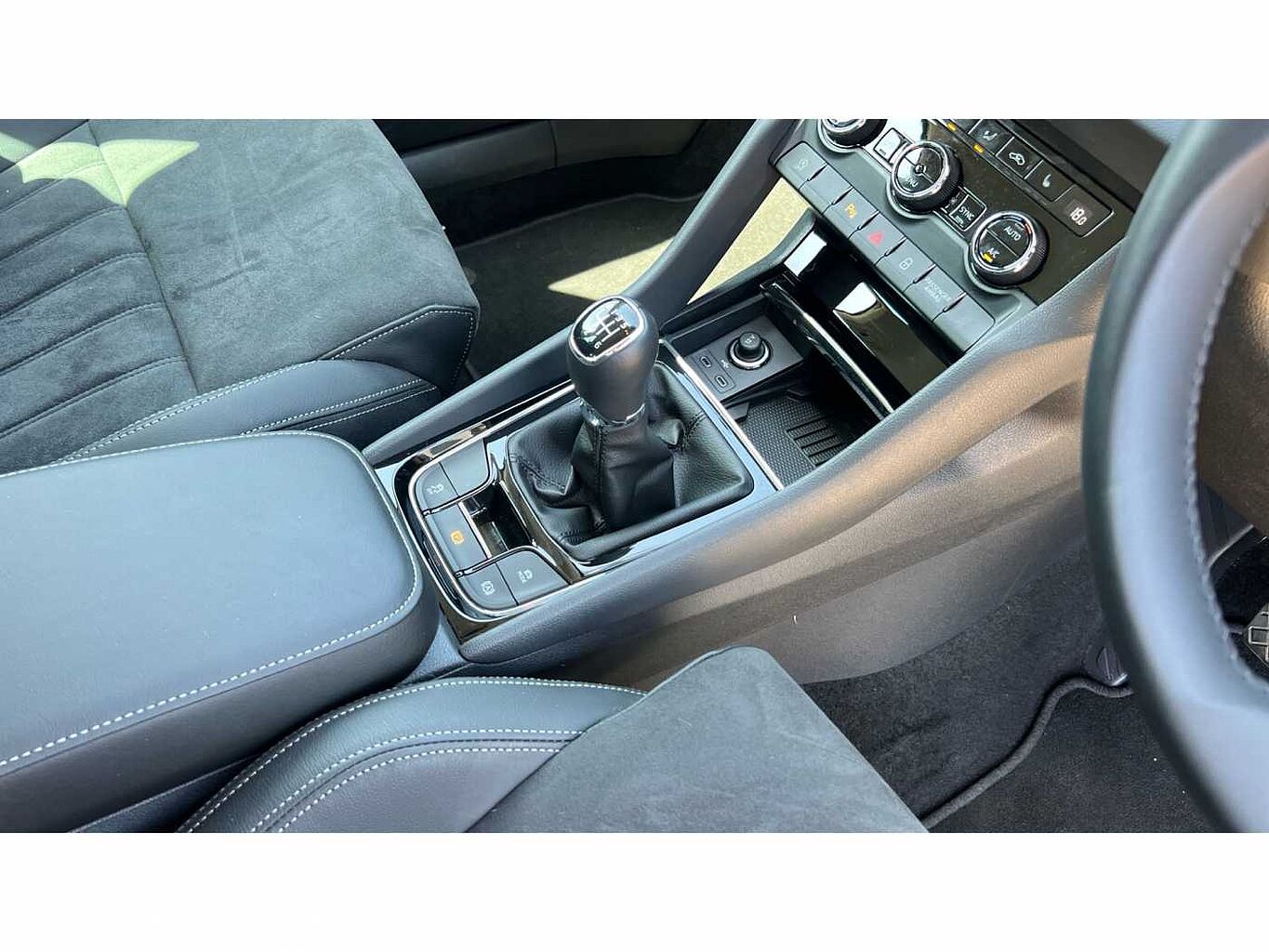 SKODA KAROQ 1.5 TSI SE L 5dr