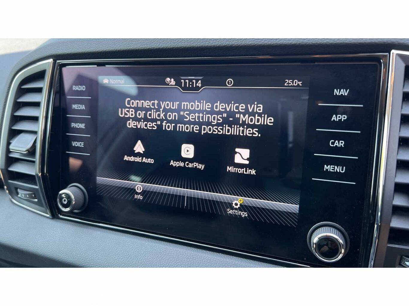 SKODA Karoq SUV 1.5 TSI (150ps) SE L ACT DSG