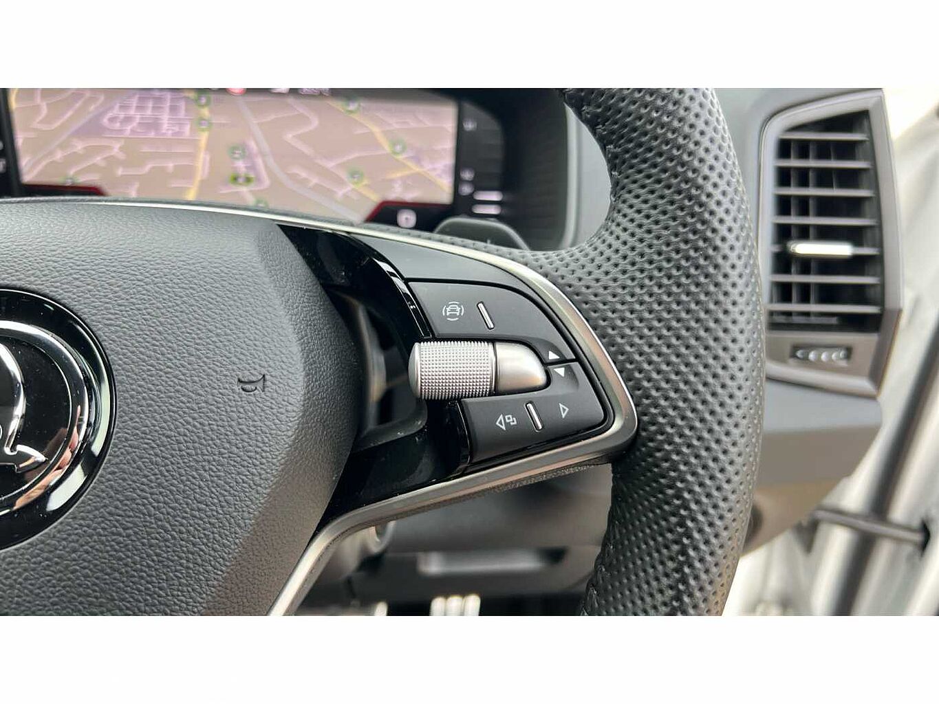 SKODA Karoq SUV 1.5 TSI (150ps) SportLine ACT