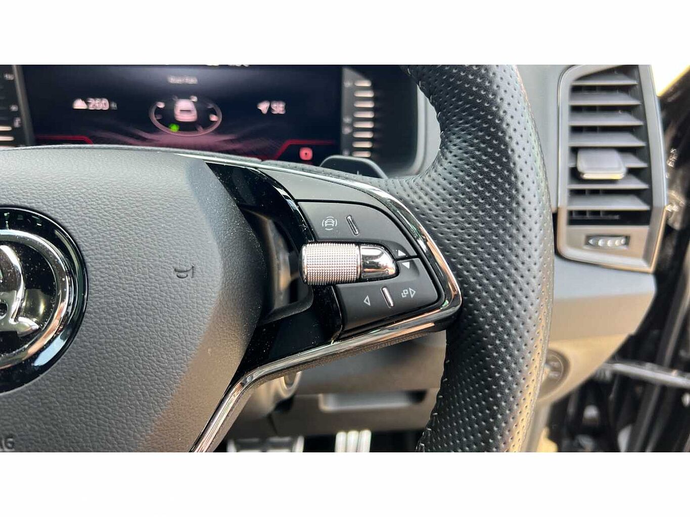 SKODA Karoq SUV 1.5 TSI (150ps) SportLine ACT