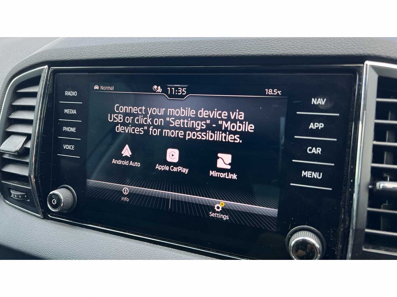 SKODA KAROQ 1.5 TSI SE L 5dr