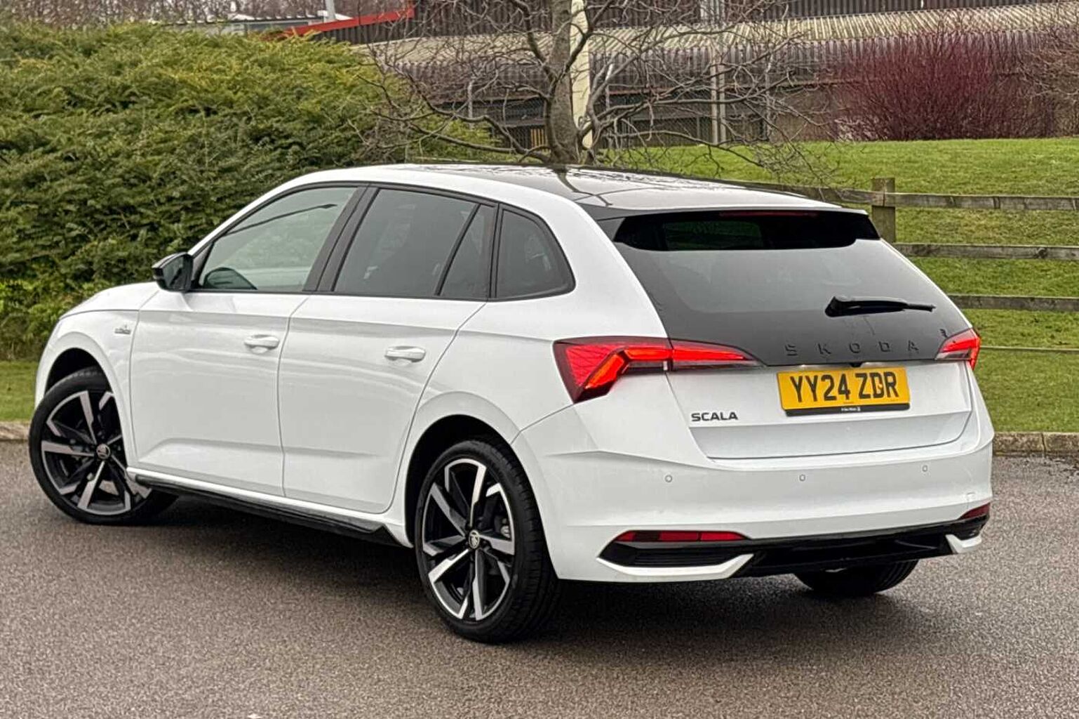SKODA Scala 5-Dr 1.0 TSI 116ps Monte Carlo DSG *Ex Demo Moon White