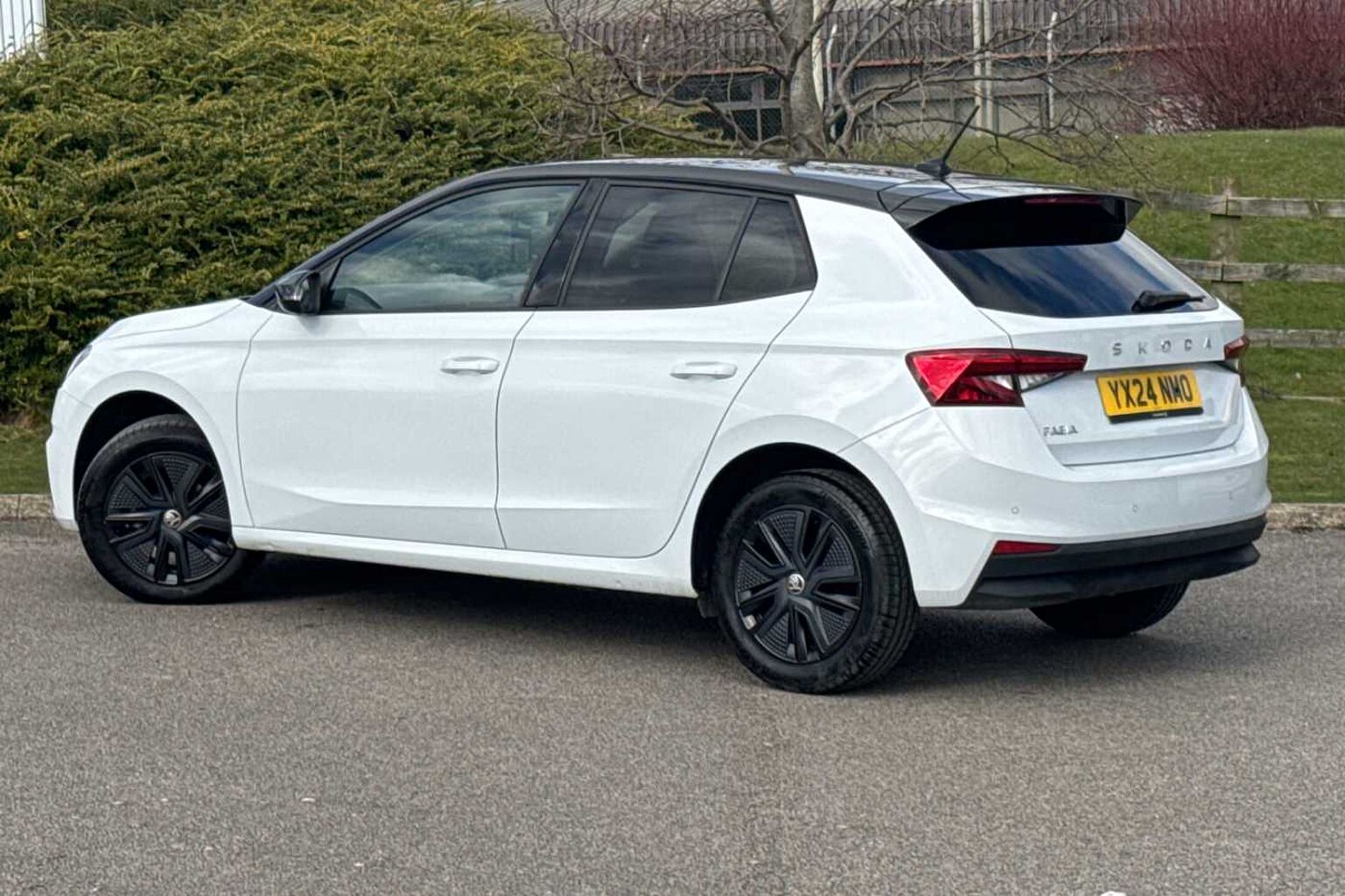 SKODA Fabia 1.0 MPI 80ps Colour Edition 5-Dr Hatchback *Candy White