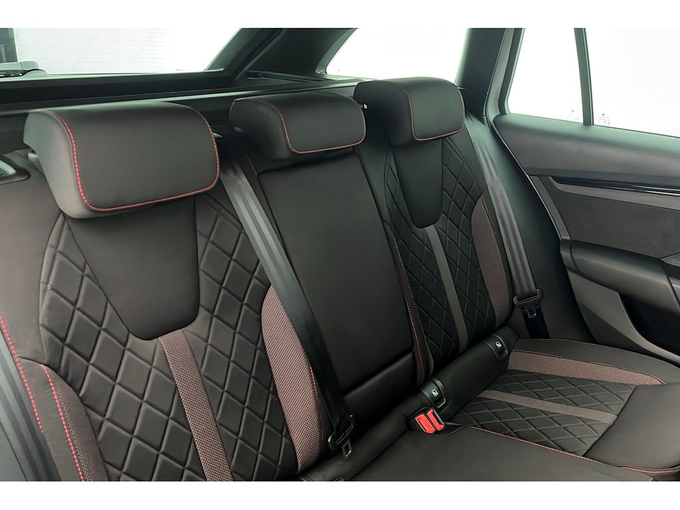 SKODA Octavia Estate vRS 2.0 TSI 245 PS 6G Man