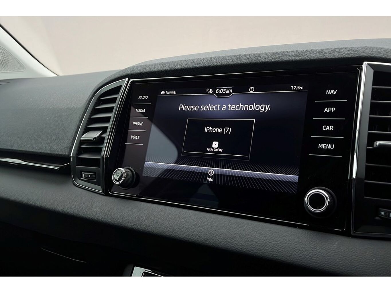 SKODA Karoq SE L 1.5 TSI 150 PS DSG